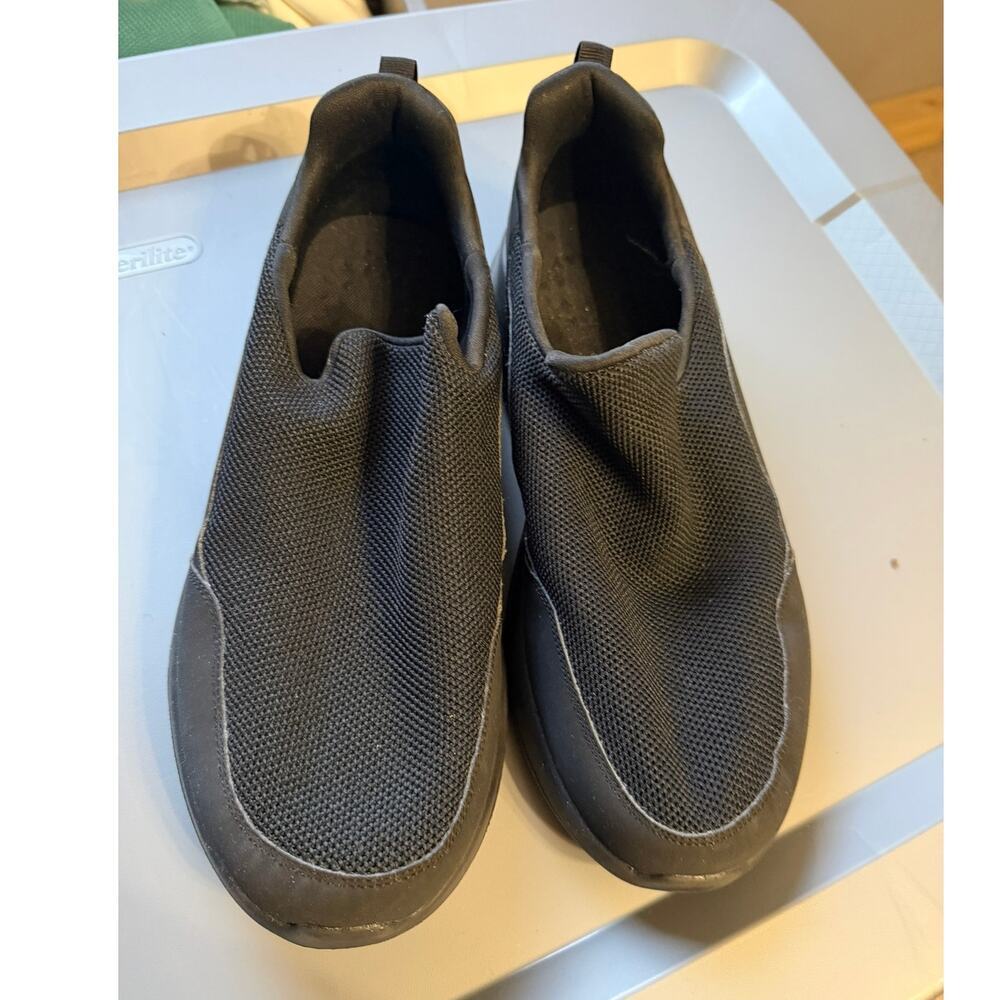 Men's Skechers Black Slip On Shoes 8 Lightweight Comfort Casual‎ - Picture 2 of 2